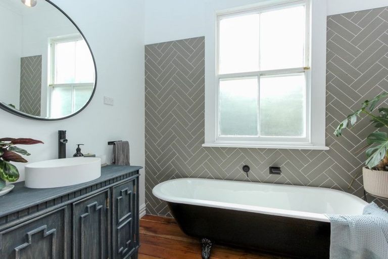 Photo of property in 36 Belt Road, Moturoa, New Plymouth, 4310