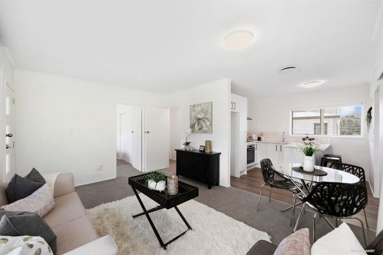 Photo of property in 2/13 Kathleen Street, Totara Vale, Auckland, 0627