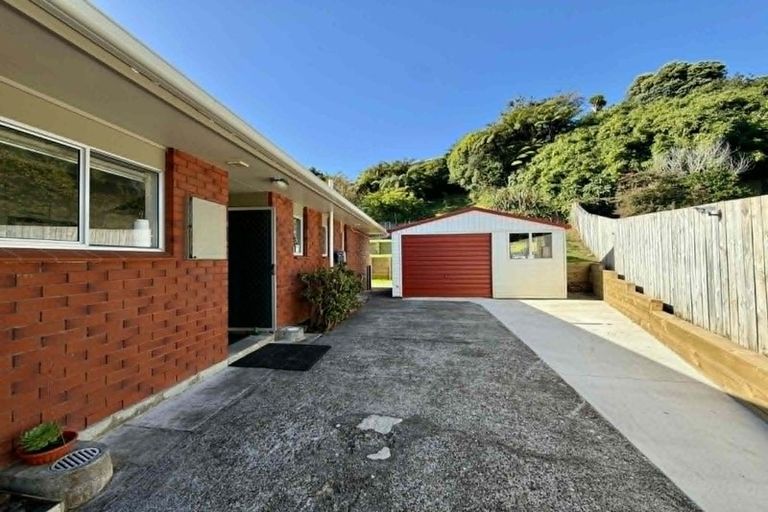 Photo of property in 17 Heaphy Street, Westown, New Plymouth, 4310