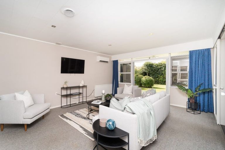 Photo of property in 65 Wikiriwhi Crescent, Awapuni, Palmerston North, 4412