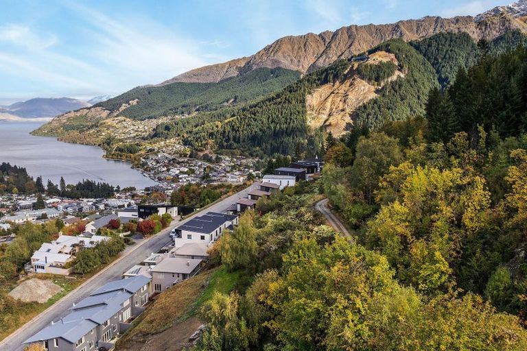 Photo of property in 2 Vancouver Drive, Queenstown, 9300
