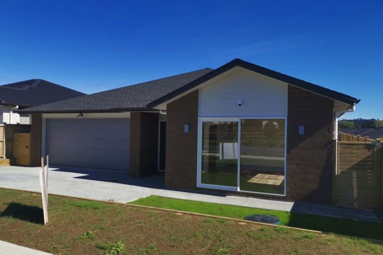 Photo of property in 69 Nobilo Road, Kumeu, 0810