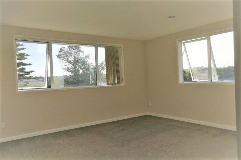 Photo of property in 16 Trinidad Road, Sunnynook, Auckland, 0620