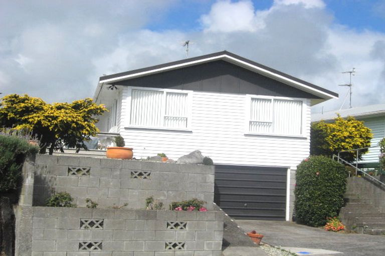 Photo of property in 6 Eton Place, Spotswood, New Plymouth, 4310