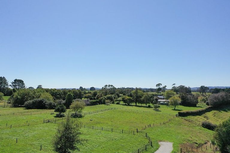 Photo of property in 25 Bungard Road, Karaka, Papakura, 2580