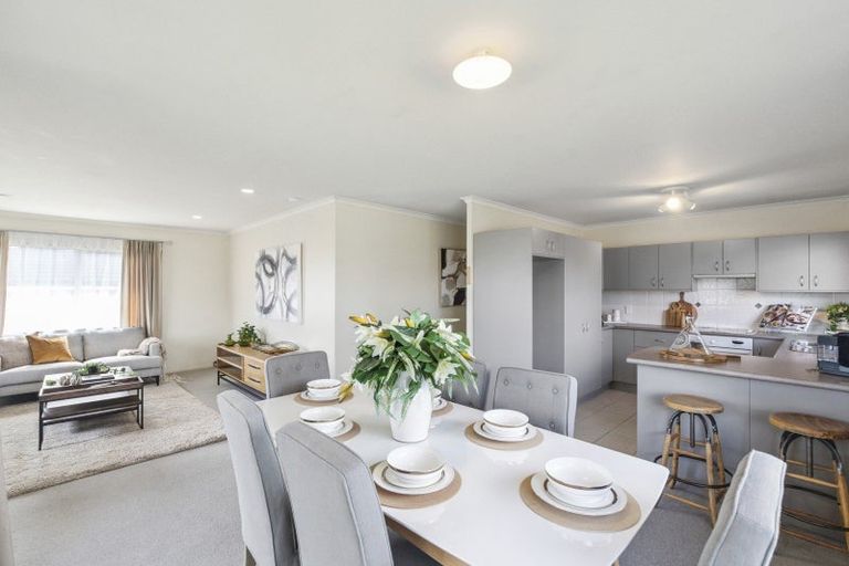 Photo of property in 14 Carisbrook Crescent, Papakura, 2110