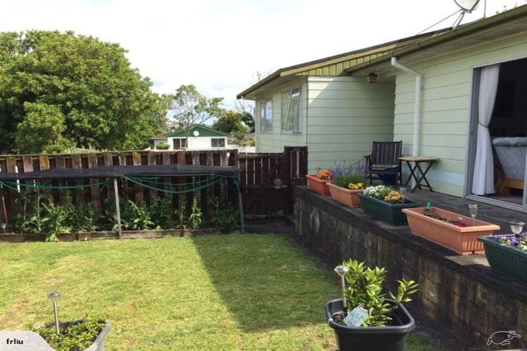 Photo of property in 27 Lisa Rise, Half Moon Bay, Auckland, 2012
