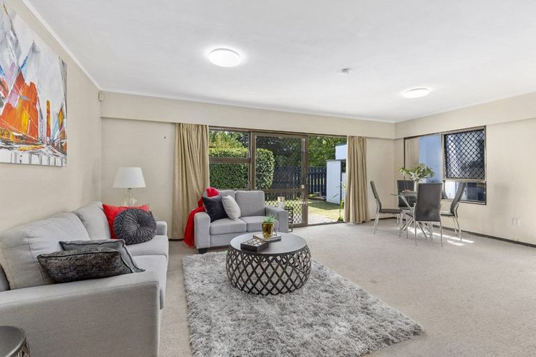 Photo of property in 1/10 Tulloch Place, Conifer Grove, Takanini, 2112