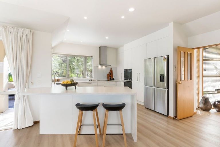 Photo of property in 27 Warman Road, Okura, Auckland, 0792