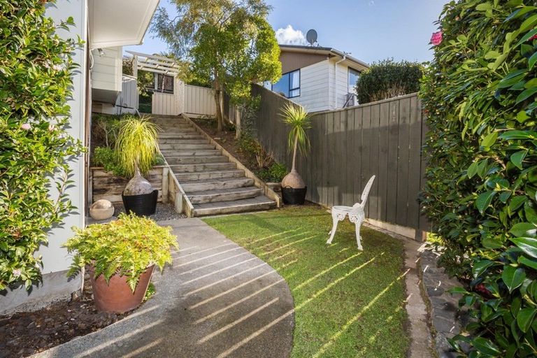 Photo of property in 16 Albatross Close, Whitby, Porirua, 5024