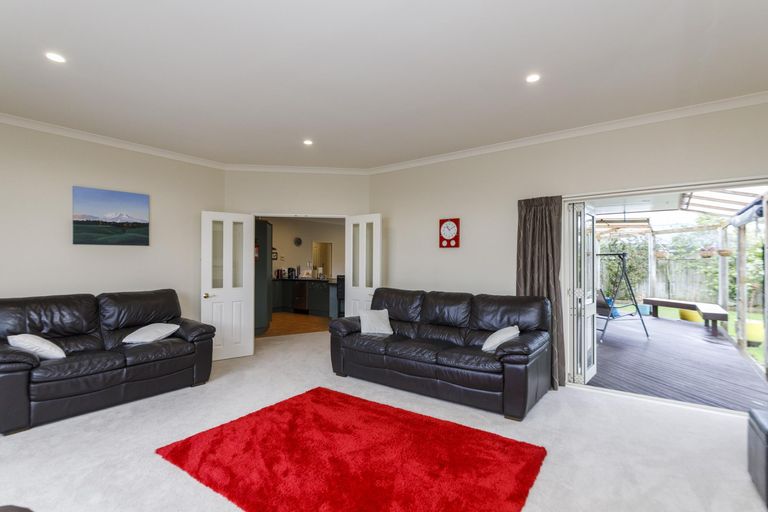 Photo of property in 15 Sycamore Crescent, Fitzherbert, Palmerston North, 4410