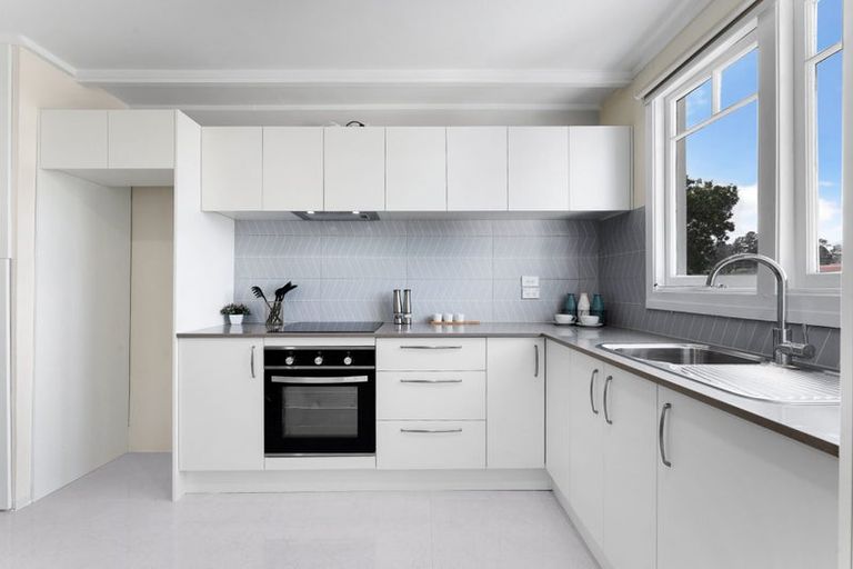 Photo of property in 20 Woodglen Road, Glen Eden, Auckland, 0602