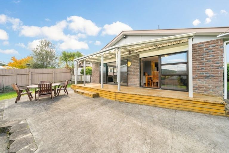 Photo of property in 25 Roband Crescent, Brown Owl, Upper Hutt, 5018