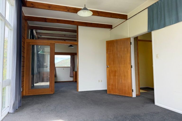 Photo of property in 75 Chamberlain Road, Karori, Wellington, 6012