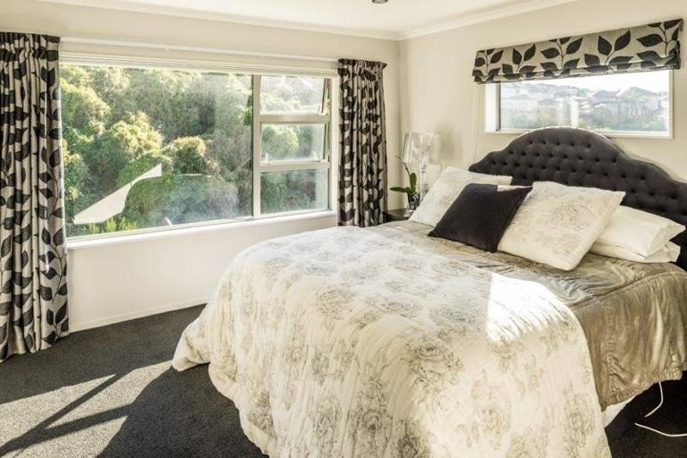 Photo of property in 202 Westchester Drive, Churton Park, Wellington, 6037