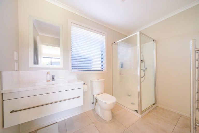 Photo of property in 16 Lorenzo Place, Kelvin Grove, Palmerston North, 4414