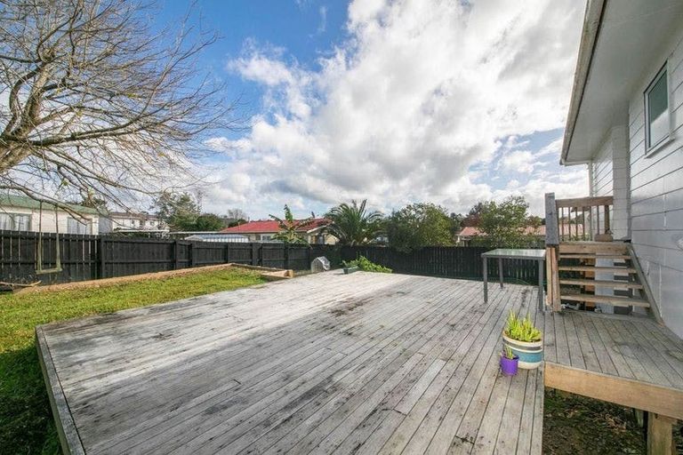 Photo of property in 6 Solea Road, Sunnyvale, Auckland, 0612