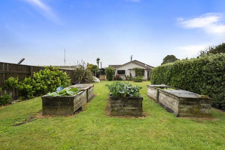 Photo of property in 1960 Parewanui Road, Parewanui, Bulls, 4894