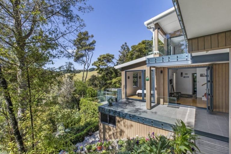 Photo of property in 177 Kawakawa Bay Coast Road, Kawakawa Bay, Papakura, 2585