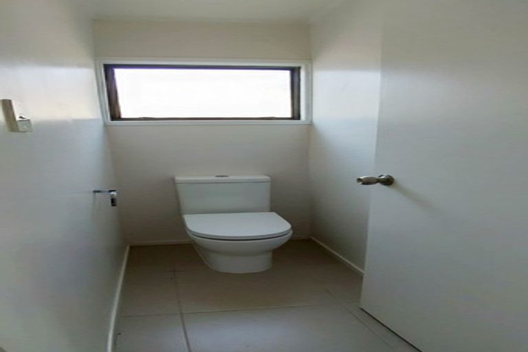 Photo of property in 2/1 Landsdale Place, Massey, Auckland, 0614