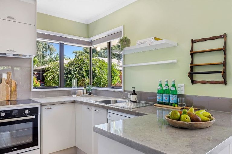 Photo of property in 8 Castle Way, Beckenham, Christchurch, 8023