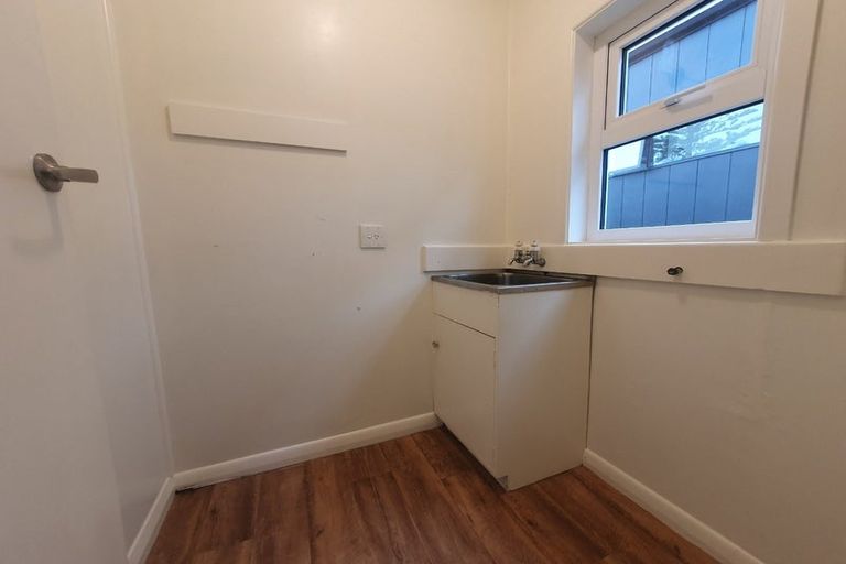 Photo of property in 3240a Great North Road, New Lynn, Auckland, 0600