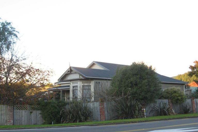 Photo of property in 129 Raumati Road, Raumati Beach, Paraparaumu, 5032