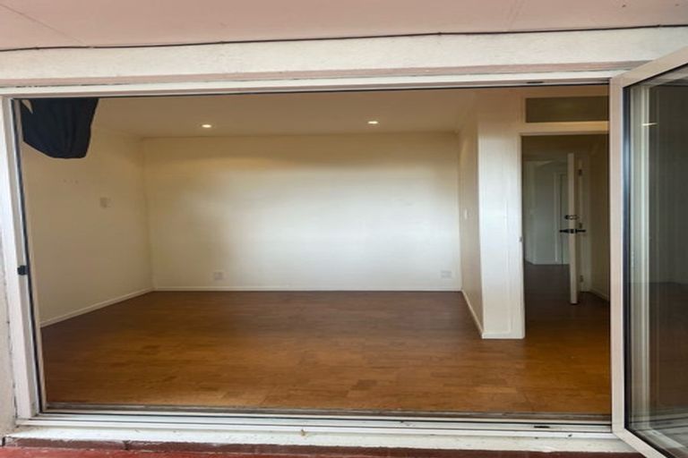 Photo of property in 2/58 Cliff Road, Torbay, Auckland, 0630