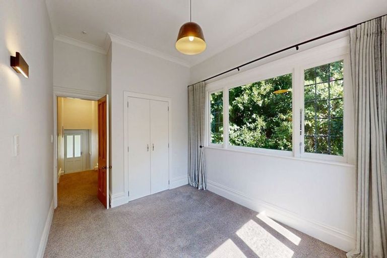 Photo of property in 44 Aurora Terrace, Kelburn, Wellington, 6012