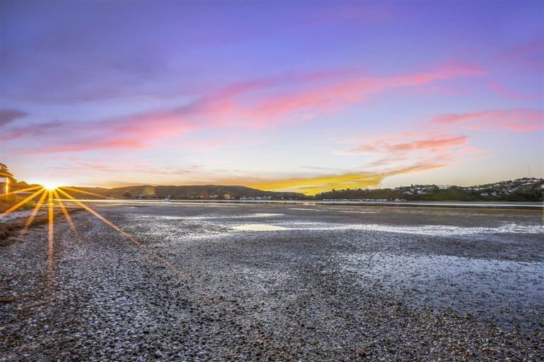 Photo of property in 57-59 Seaview Road, Paremata, Porirua, 5024