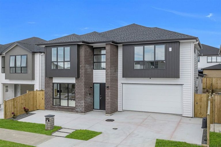 Photo of property in 60 Drumbuoy Drive, Flat Bush, Auckland, 2019
