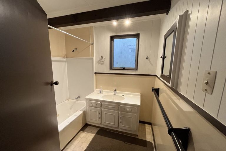 Photo of property in 55 Manu Crescent, Upper Vogeltown, New Plymouth, 4310