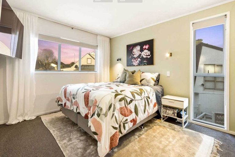 Photo of property in 93 Oreil Avenue, West Harbour, Auckland, 0618