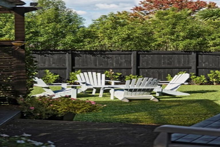 Photo of property in 54 Redlands Grove, Swanson, Auckland, 0612