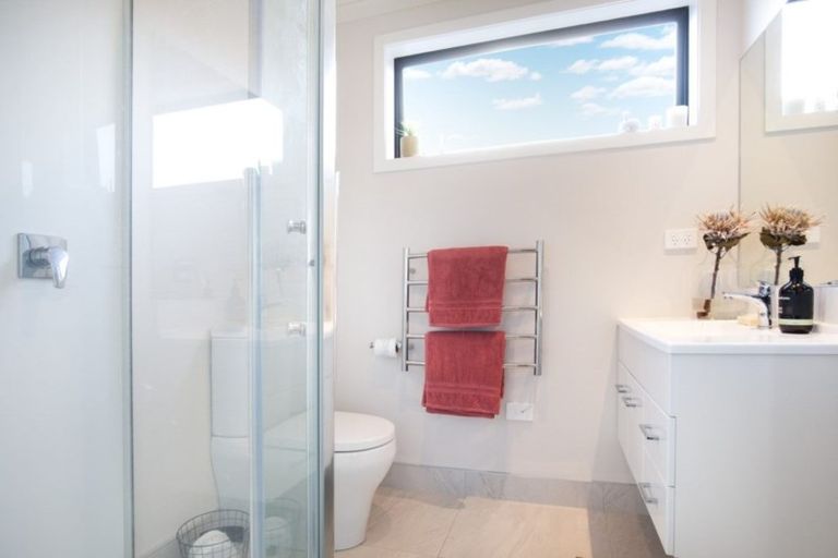 Photo of property in 14 Uku Lane, Hobsonville, Auckland, 0616