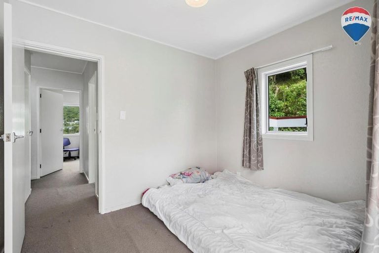 Photo of property in 39 Thurleigh Grove, Karori, Wellington, 6012