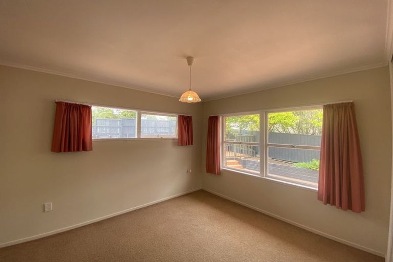 Photo of property in 6 Regal Place, Forrest Hill, Auckland, 0620