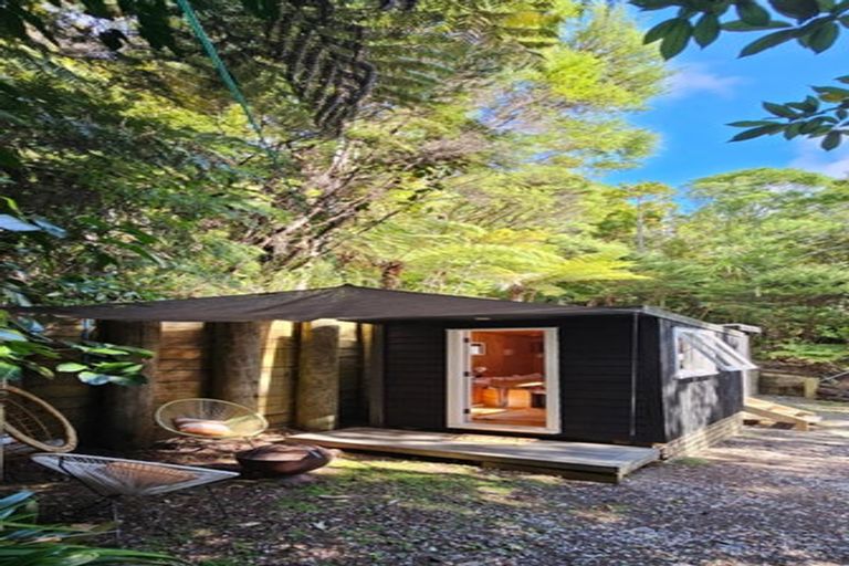 Photo of property in 105 Lone Kauri Road, Karekare, New Lynn, 0772