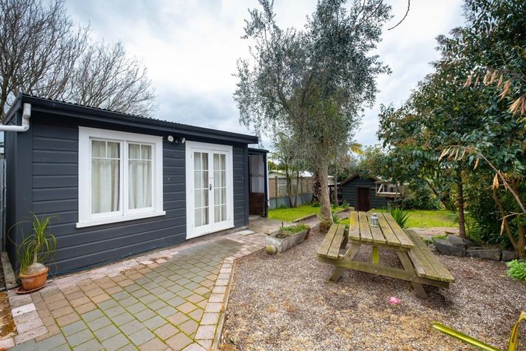 Photo of property in 35 Napier Terrace, Hospital Hill, Napier, 4110