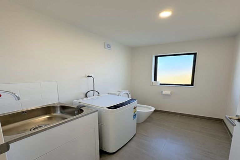 Photo of property in 27d Te Atatu Road, Te Atatu South, Auckland, 0610