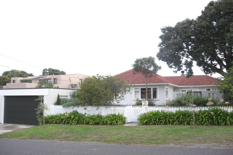 Photo of property in 12 Karaka Grove, Raumati Beach, Paraparaumu, 5032