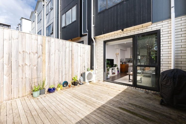 Photo of property in 53 Morihana Close, Glen Eden, Auckland, 0602