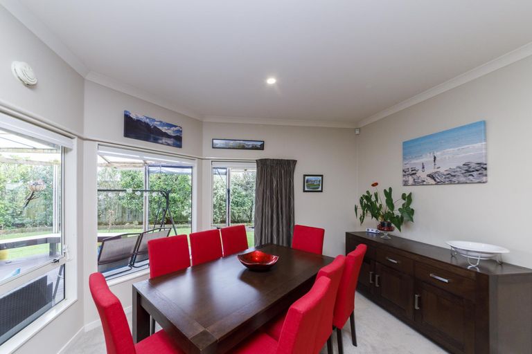 Photo of property in 15 Sycamore Crescent, Fitzherbert, Palmerston North, 4410