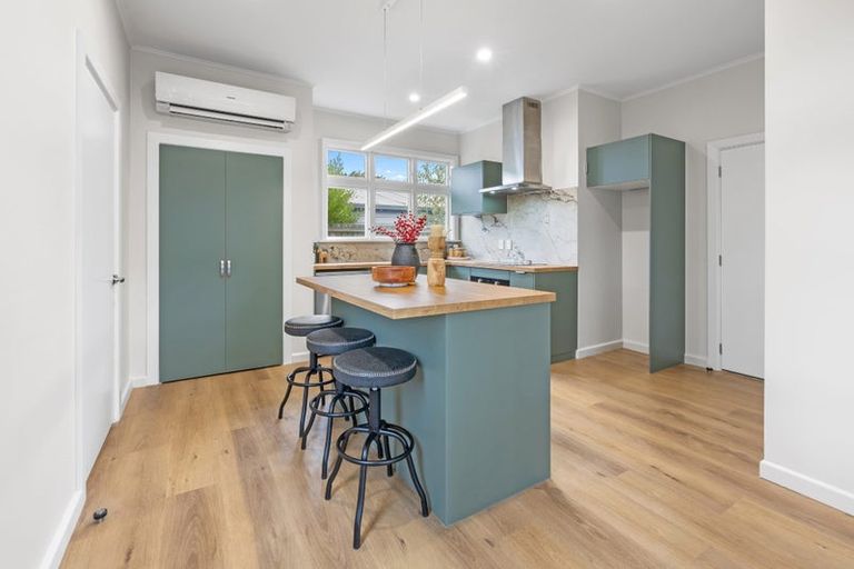 Photo of property in 87 Racecourse Road, Sockburn, Christchurch, 8042