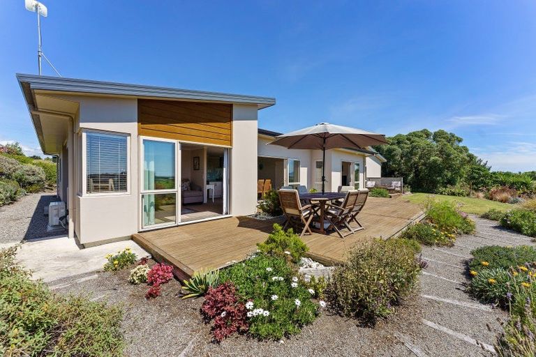 Photo of property in 52 Harakeke Road, Te Horo, Otaki, 5581