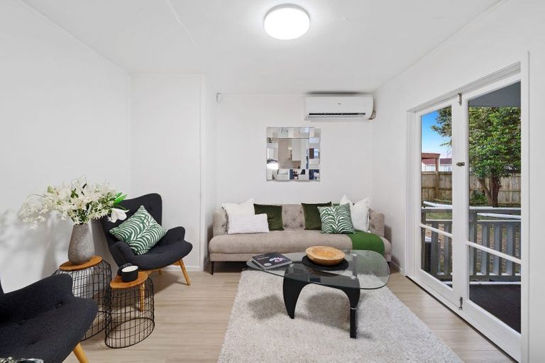 Photo of property in 39 Cottingham Crescent, Mangere East, Auckland, 2024