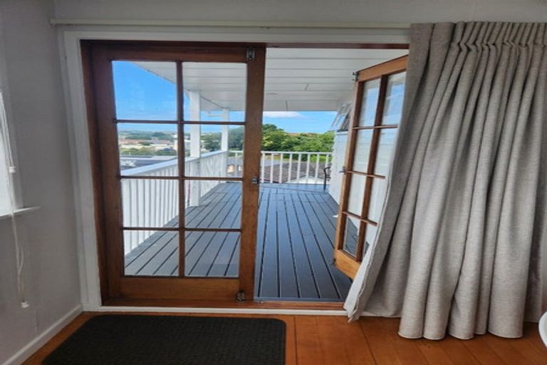 Photo of property in 9 Trosk Place, Waiuku, 2123