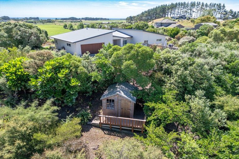 Photo of property in 52 Harakeke Road, Te Horo, Otaki, 5581