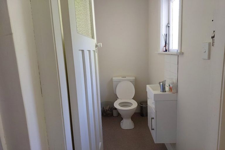 Photo of property in 106 Mortimer Terrace, Brooklyn, Wellington, 6021