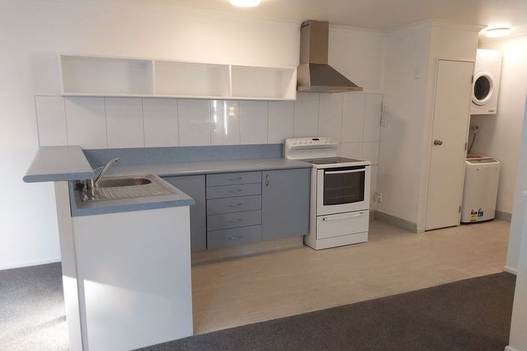 Photo of property in 64a Newlands Road, Newlands, Wellington, 6037